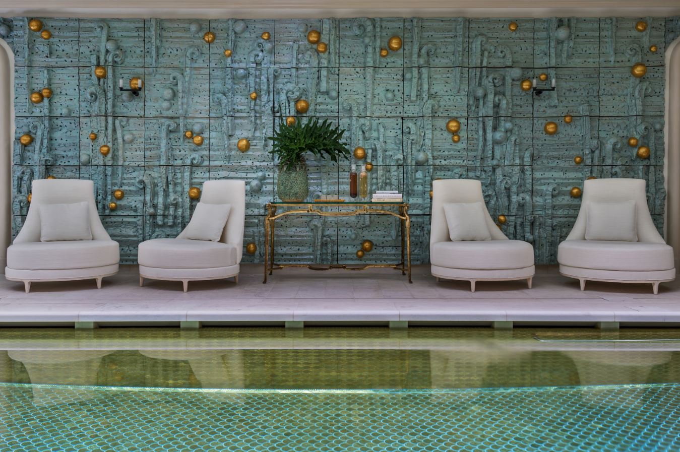 Piscine et détente au spa du crillon